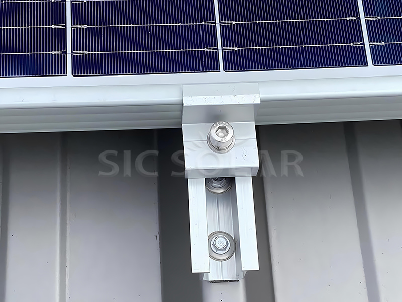 Solar panel mounting clamps