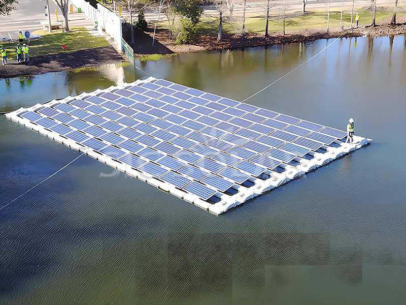 Floating solar power station