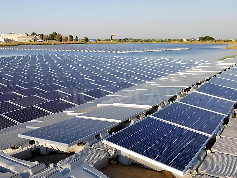 Floating solar power station